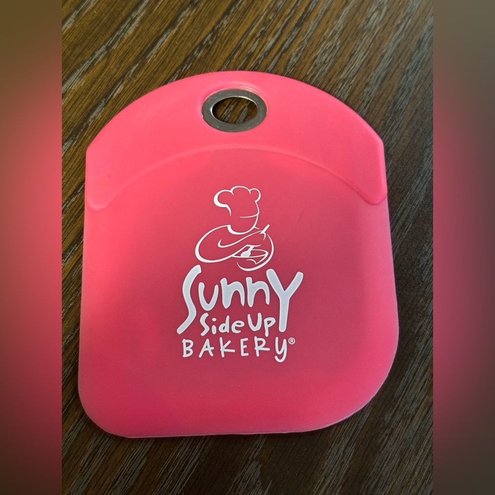 Sunny side up bakery dough cutter